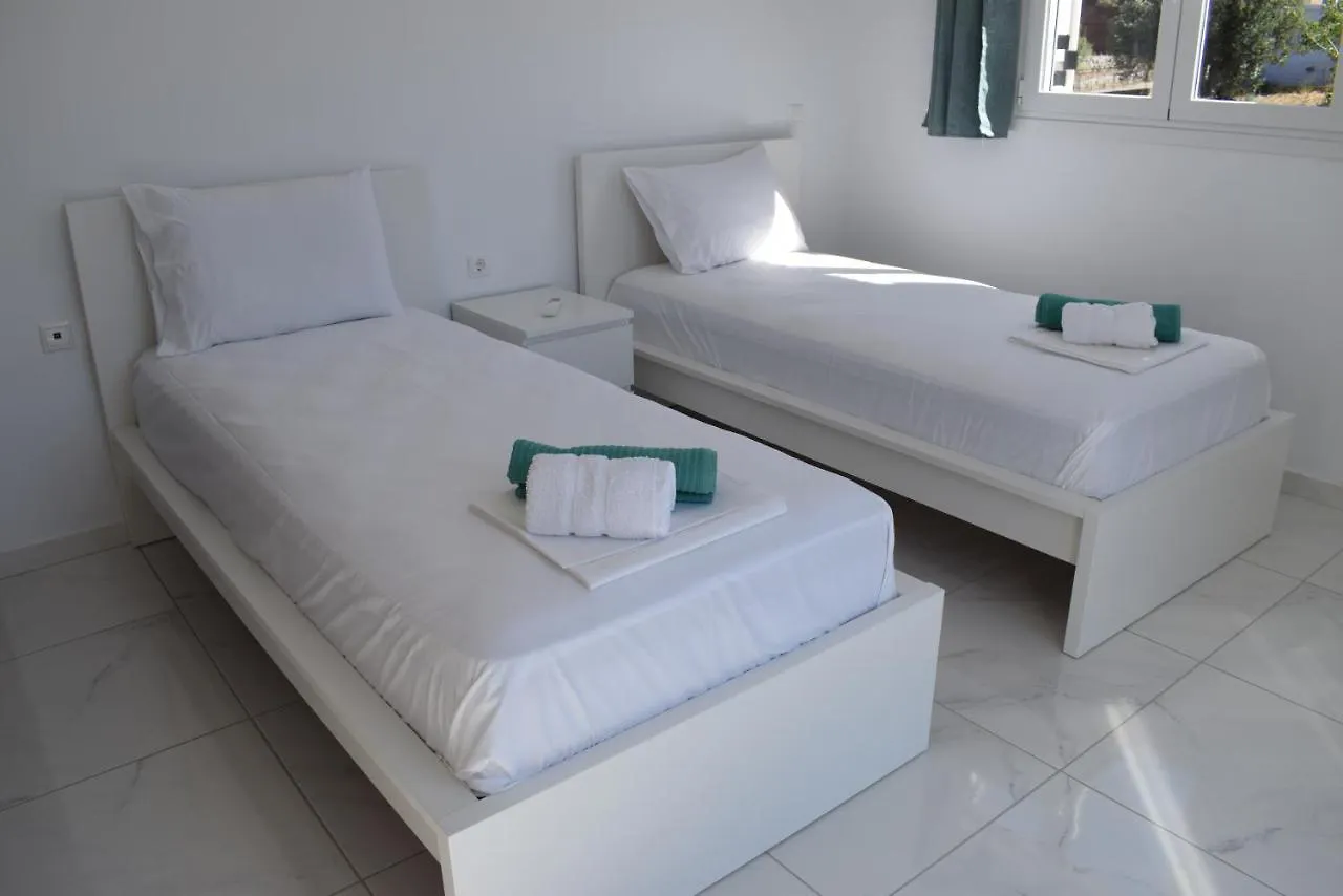 Black & White Apartments Divarata 0*,