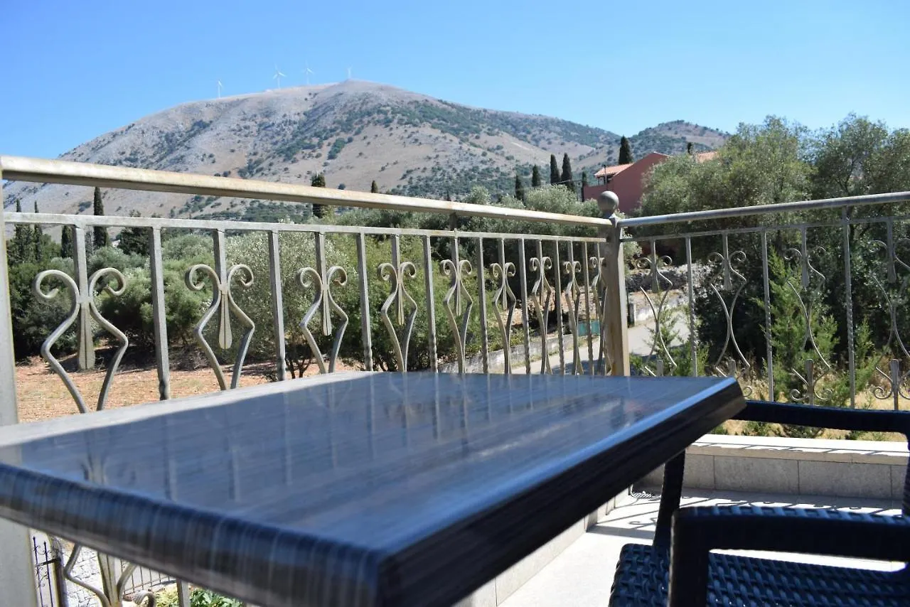Black & White Apartments Divarata Greece