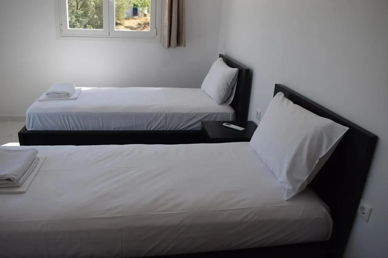 Black & White Apartments Divarata 0*,
