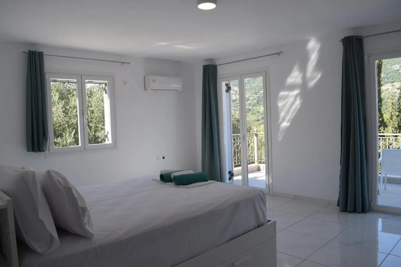 Black & White Apartments Divarata